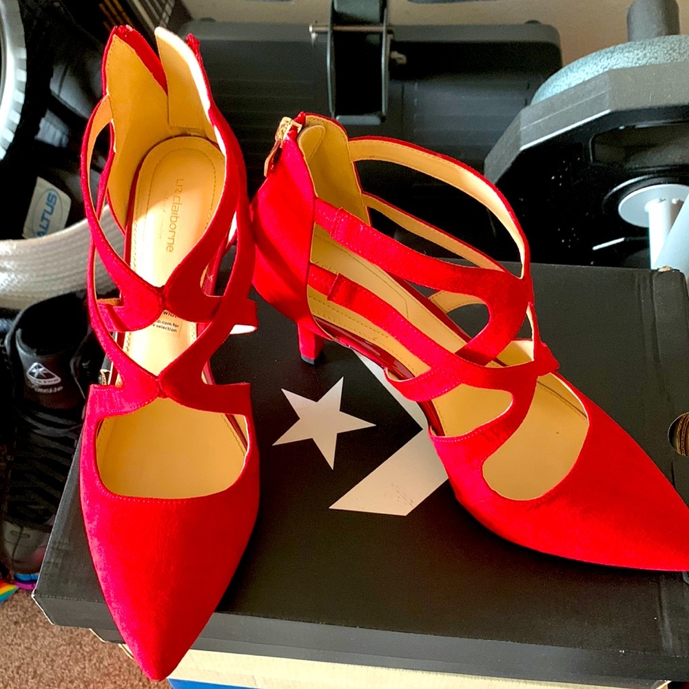Sexy red kitten heels 👠